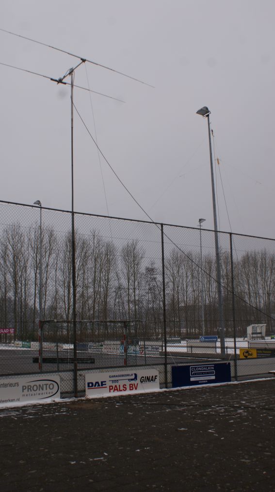De 10m beam komt boven de ballenvanger uit!